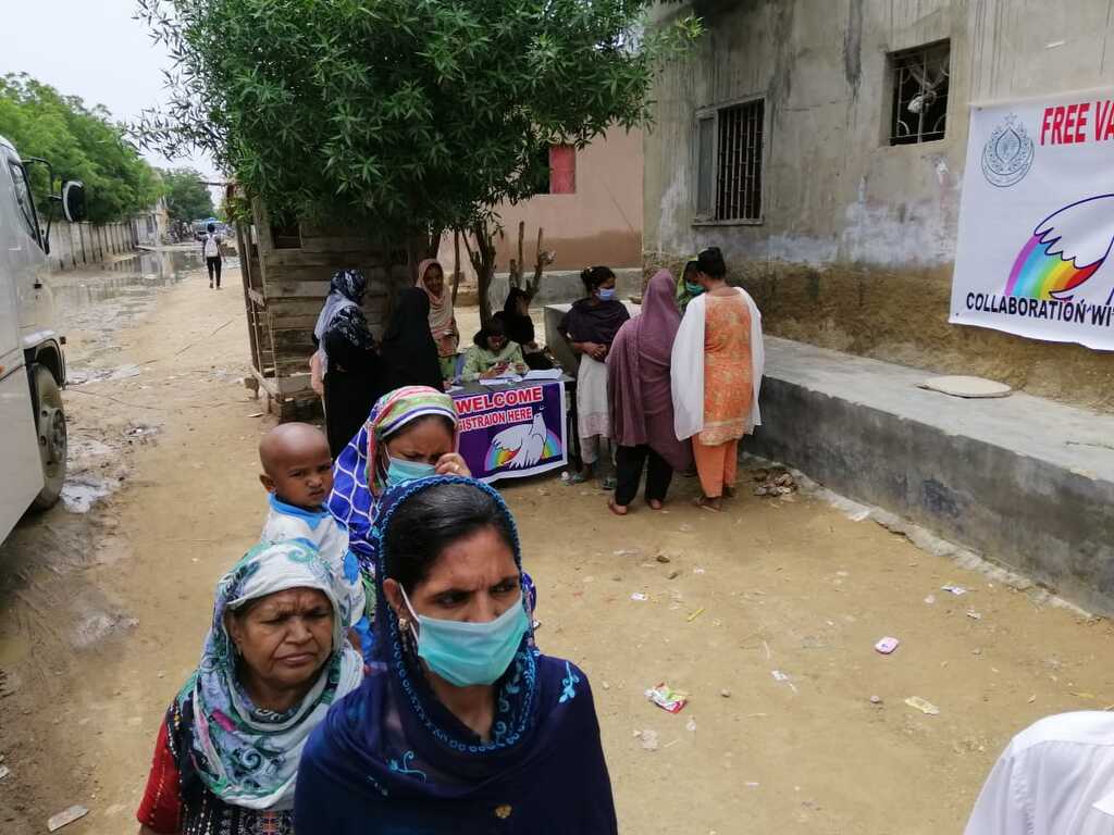 Paquistão: Dia aberto de vacinação num bairro pobre de Karachi, por iniciativa da Comunidade de Sant'Egidio